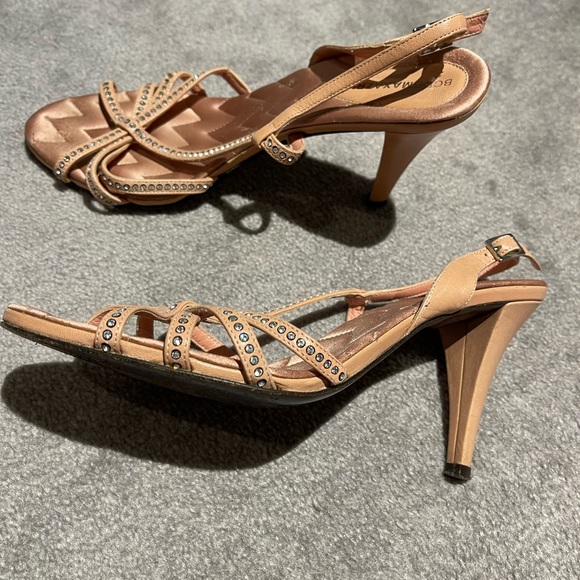 Blush pink BCBG studded rhinestones heels size 36.5 - Picture 2 of 3